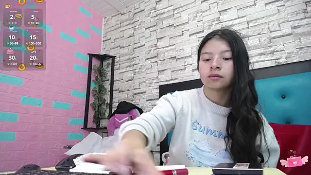 Snapshot of maily_can chatting on 10-31-25, 12:50 maily can online show from 10-31-25, 12:50