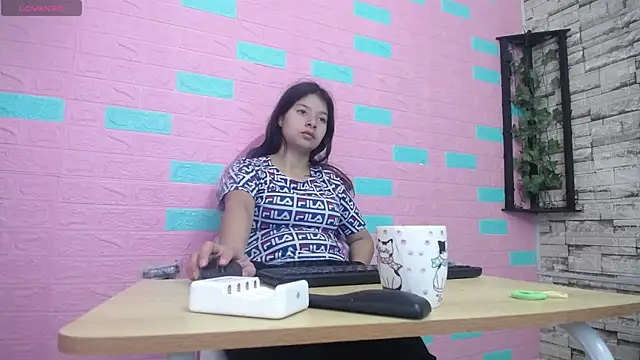 Snapshot of maily_can chatting on 11-27-25, 12:51 maily can online show from 11-27-25, 12:51