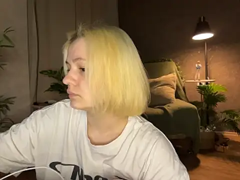 Snapshot of MoonIvy_ chatting on 06-14-26, 07:38 MoonIvy online show from 06-14-26, 07:38