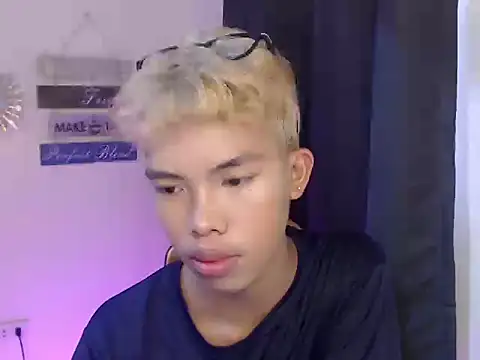 Snapshot of urcumjp chatting on 11-25-25, 04:12 urcumjp online show from 11-25-25, 04:12