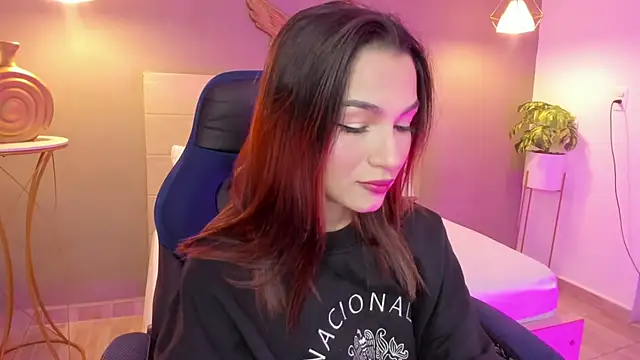 Snapshot of luma_sky_ chatting on 09-16-25, 04:13 luma sky online show from 09-16-25, 04:13