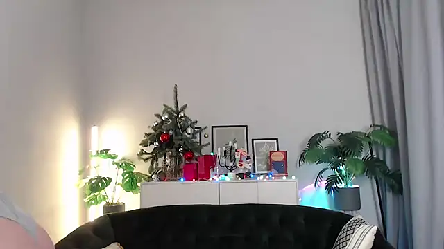 Natalee Love online show from 12-20-25, 09:33