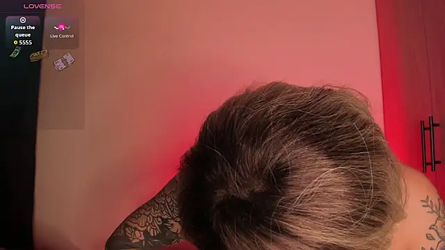 scarlett Collinss online show from 02-15-26, 07:51