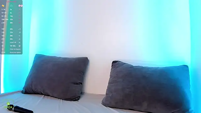 Snapshot of ColeStorm chatting on 10-05-25, 08:40 ColeStorm online show from 10-05-25, 08:40