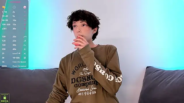 Snapshot of ColeStorm chatting on 10-08-25, 08:50 ColeStorm online show from 10-08-25, 08:50