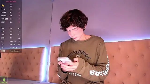 Snapshot of ColeStorm chatting on 10-25-25, 08:47 ColeStorm online show from 10-25-25, 08:47