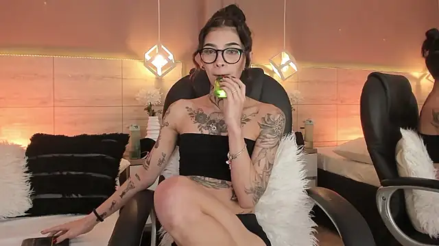 Snapshot of aa_lunit chatting on 01-16-26, 02:54 aa lunit online show from 01-16-26, 02:54