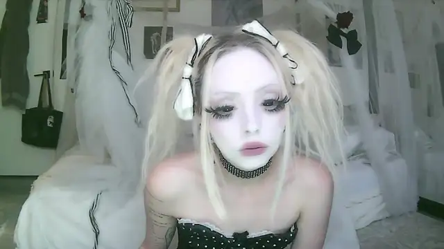 Snapshot of bl0odsyring3 chatting on 04-09-26, 06:57 bl0odsyring3 online show from 04-09-26, 06:57