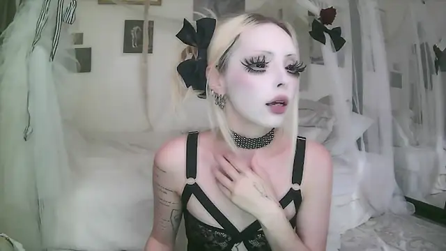 Snapshot of bl0odsyring3 chatting on 04-10-26, 09:08 bl0odsyring3 online show from 04-10-26, 09:08