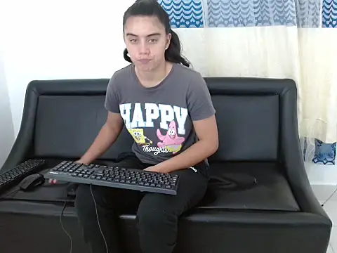 Snapshot of Cristalll_0925 chatting on 09-08-25, 11:37 Cristalll 0925 online show from 09-08-25, 11:37