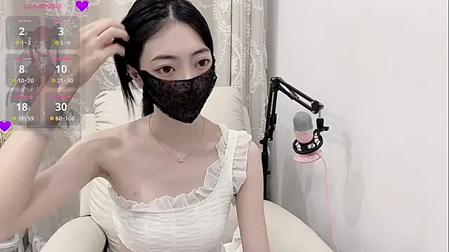 Snapshot of tuantuanle chatting on 05-03-26, 01:17 tuantuanle online show from 05-03-26, 01:17