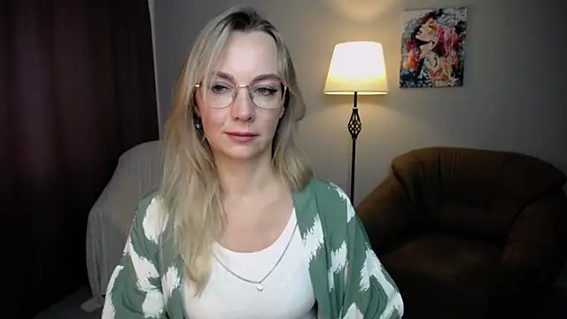 Snapshot of Ava_Elior chatting on 09-09-25, 09:20 Ava Elior online show from 09-09-25, 09:20