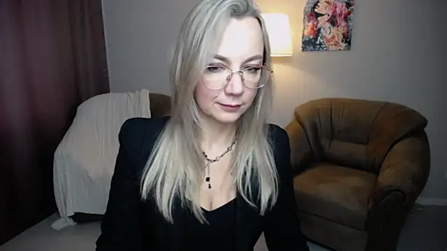 Snapshot of Ava_Elior chatting on 09-15-25, 09:20 Ava Elior online show from 09-15-25, 09:20