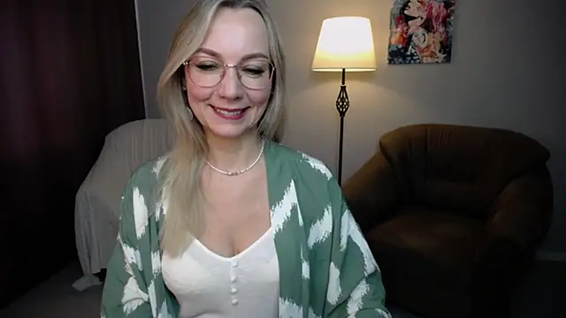 Snapshot of Ava_Elior chatting on 09-22-25, 09:33 Ava Elior online show from 09-22-25, 09:33