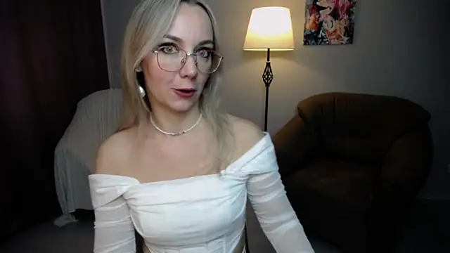 Snapshot of Ava_Elior chatting on 09-28-25, 10:20 Ava Elior online show from 09-28-25, 10:20