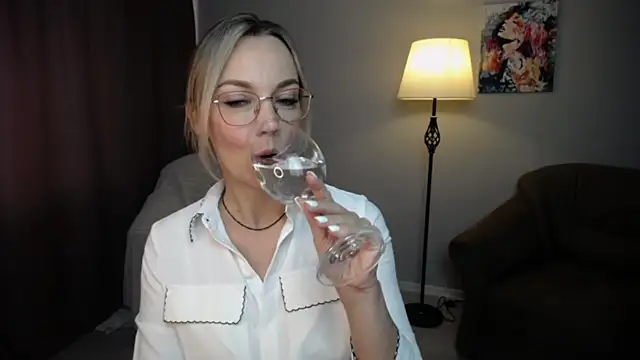 Snapshot of Ava_Elior chatting on 10-08-25, 09:51 Ava Elior online show from 10-08-25, 09:51