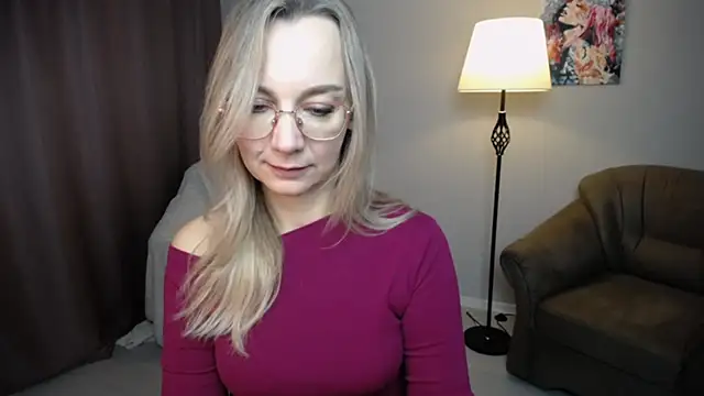 Snapshot of Ava_Elior chatting on 10-12-25, 06:12 Ava Elior online show from 10-12-25, 06:12