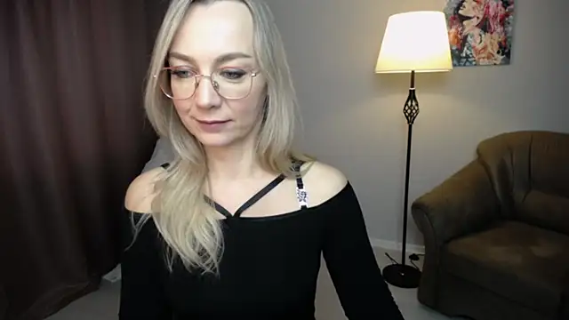 Snapshot of Ava_Elior chatting on 10-16-25, 12:39 Ava Elior online show from 10-16-25, 12:39