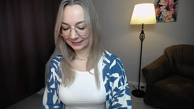 Snapshot of Ava_Elior chatting on 10-19-25, 06:03 Ava Elior online show from 10-19-25, 06:03