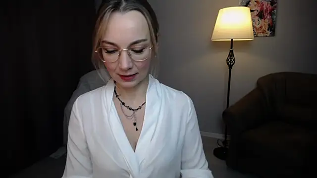 Snapshot of Ava_Elior chatting on 10-20-25, 10:05 Ava Elior online show from 10-20-25, 10:05