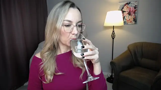 Snapshot of Ava_Elior chatting on 10-31-25, 10:38 Ava Elior online show from 10-31-25, 10:38