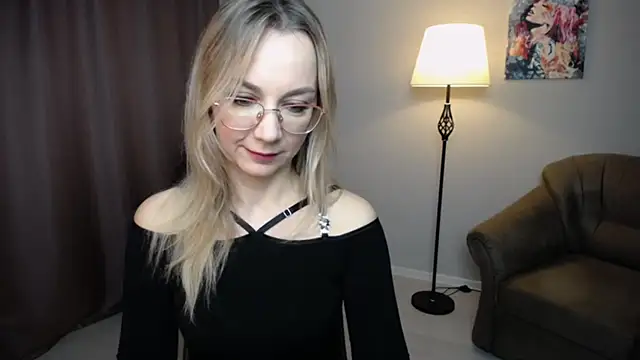 Snapshot of Ava_Elior chatting on 11-19-25, 09:20 Ava Elior online show from 11-19-25, 09:20