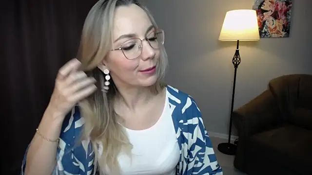 Snapshot of Ava_Elior chatting on 11-23-25, 06:35 Ava Elior online show from 11-23-25, 06:35