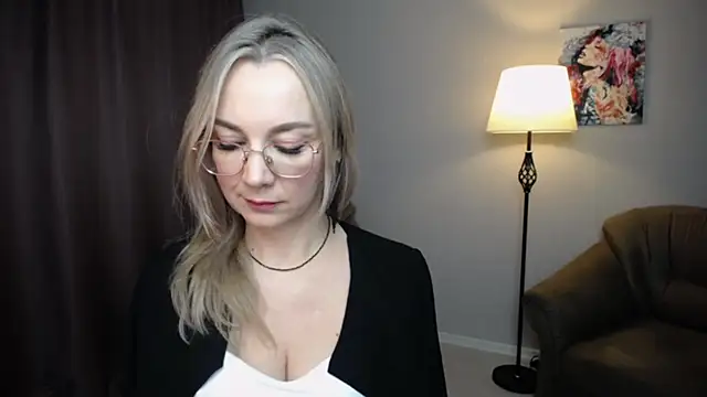 Snapshot of Ava_Elior chatting on 11-28-25, 10:07 Ava Elior online show from 11-28-25, 10:07