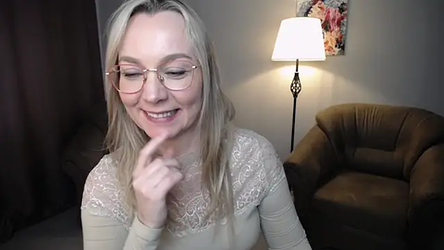 Snapshot of Ava_Elior chatting on 04-25-26, 01:41 Ava Elior online show from 04-25-26, 01:41