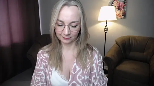 Snapshot of Ava_Elior chatting on 05-16-26, 11:20 Ava Elior online show from 05-16-26, 11:20