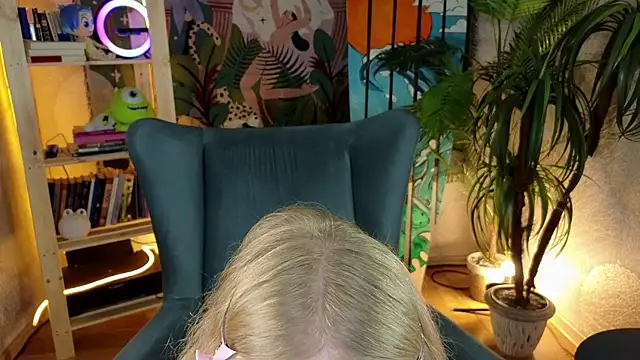 Snapshot of BarbieRichy chatting on 09-18-25, 05:20 BarbieRichy online show from 09-18-25, 05:20