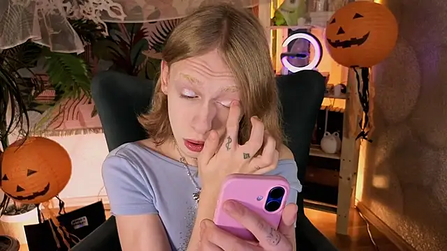 Snapshot of BarbieRichy chatting on 10-31-25, 05:30 BarbieRichy online show from 10-31-25, 05:30