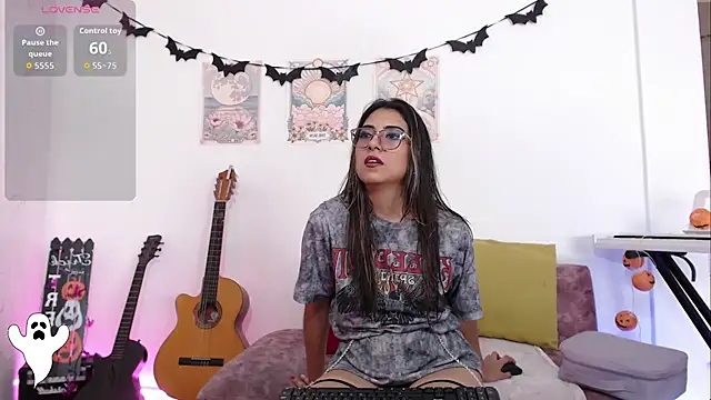 Susanahendrix online show from 10-04-25, 07:34