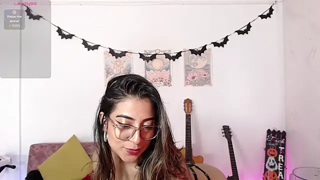 Susanahendrix online show from 10-27-25, 06:23