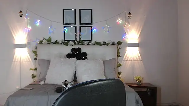 Megan 05  online show from 03-25-26, 06:58