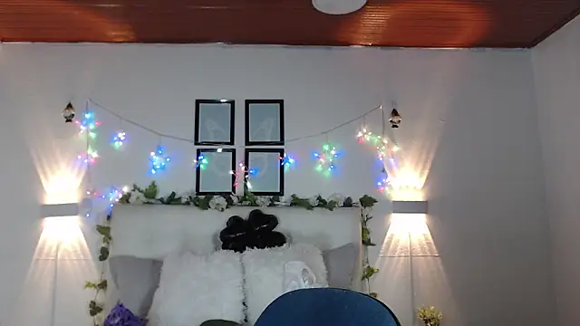 Megan 05  online show from 04-10-26, 06:45