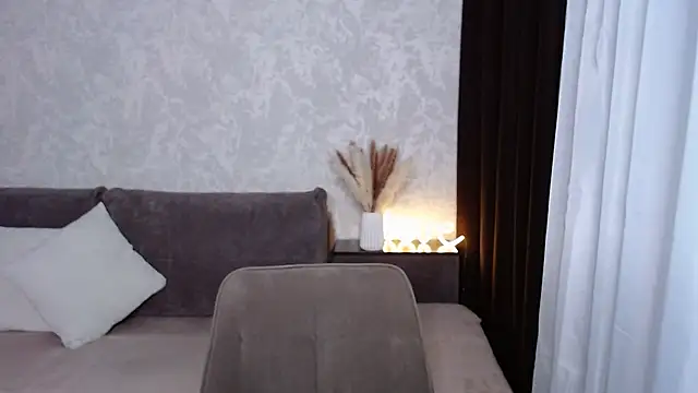 Snapshot of IrisJones chatting on 05-29-26, 04:27 IrisJones online show from 05-29-26, 04:27