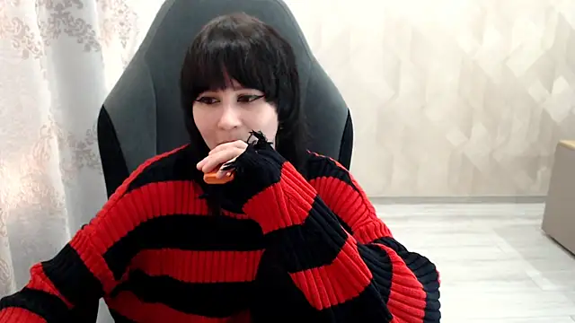 Snapshot of MistyDark chatting on 10-09-25, 10:24 MistyDark online show from 10-09-25, 10:24