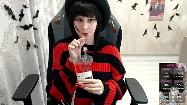 Snapshot of MistyDark chatting on 10-27-25, 10:19 MistyDark online show from 10-27-25, 10:19