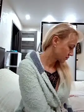 KissMiSveet online show from 12-21-25, 02:02