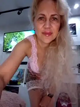 Snapshot of KissMiSveet chatting on 04-26-26, 03:21 KissMiSveet online show from 04-26-26, 03:21