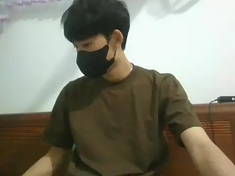 Snapshot of Minh chatting on 11-07-25, 01:11 Minh online show from 11-07-25, 01:11