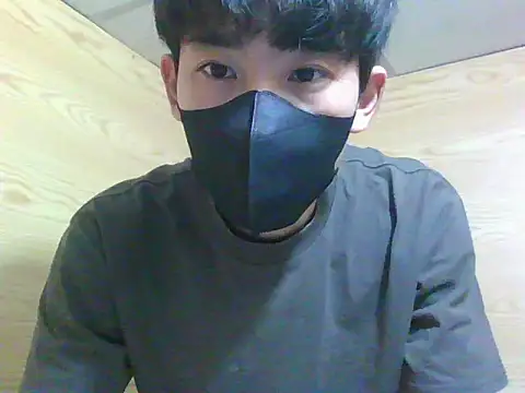 Snapshot of Minh chatting on 11-30-25, 03:27 Minh online show from 11-30-25, 03:27