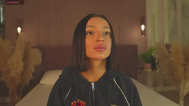 AdoraCortes online show from 04-15-26, 05:03