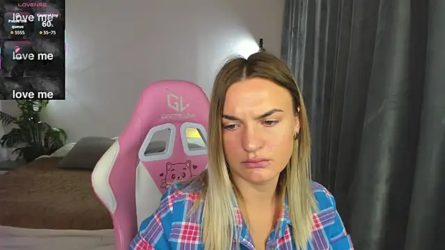 Snapshot of Marie_Ellie chatting on 11-05-25, 01:38 Marie Ellie online show from 11-05-25, 01:38