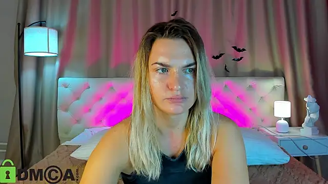 Snapshot of Marie_Ellie chatting on 11-10-25, 01:26 Marie Ellie online show from 11-10-25, 01:26