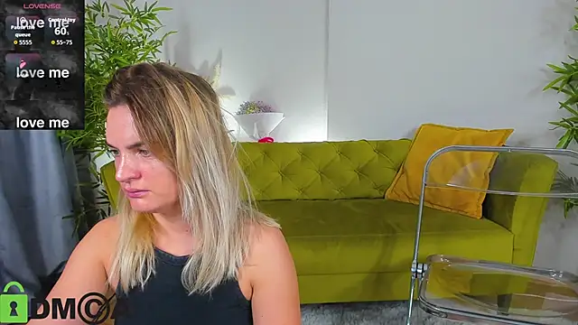 Snapshot of Marie_Ellie chatting on 11-18-25, 01:33 Marie Ellie online show from 11-18-25, 01:33