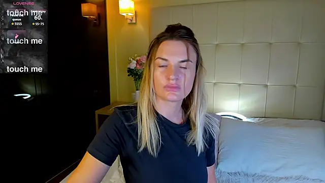 Snapshot of Marie_Ellie chatting on 11-19-25, 01:27 Marie Ellie online show from 11-19-25, 01:27