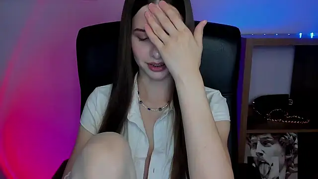 LuxMaya online show from 10-24-25, 07:05