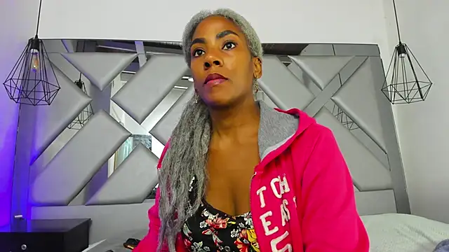 Lorenn Hill online show from 12-20-25, 01:07